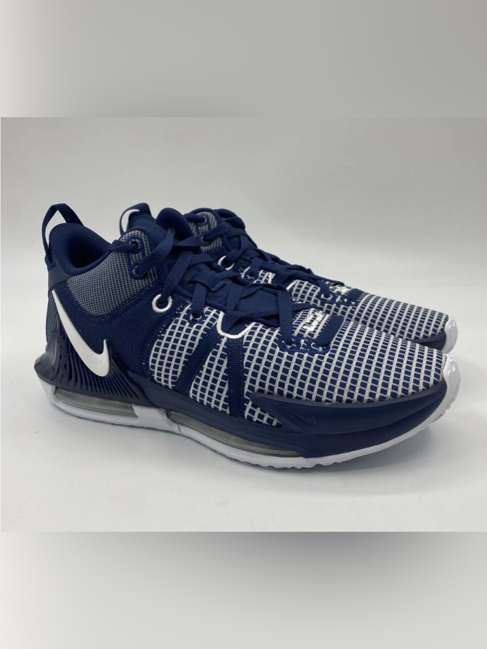 Nike LeBron Witness 7 Midnight Navy low basketball shoes